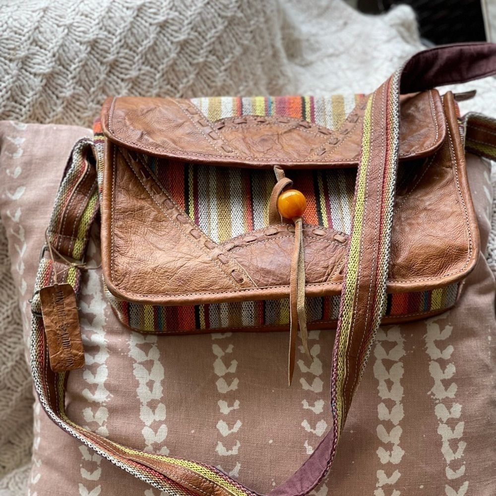 Rare Vintage Addiction Wanderlust Ladies Crossbody Gem